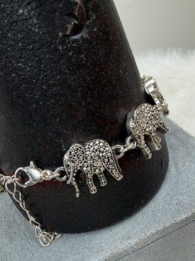Silver Tone Elephant Link Bracelet 8-10"